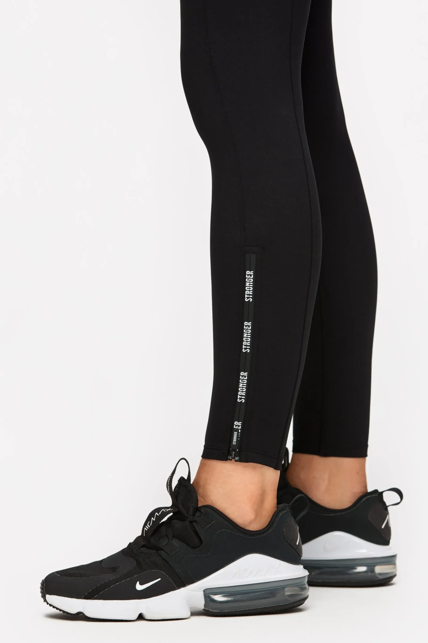 Online STRONGER Amaze Legging Black