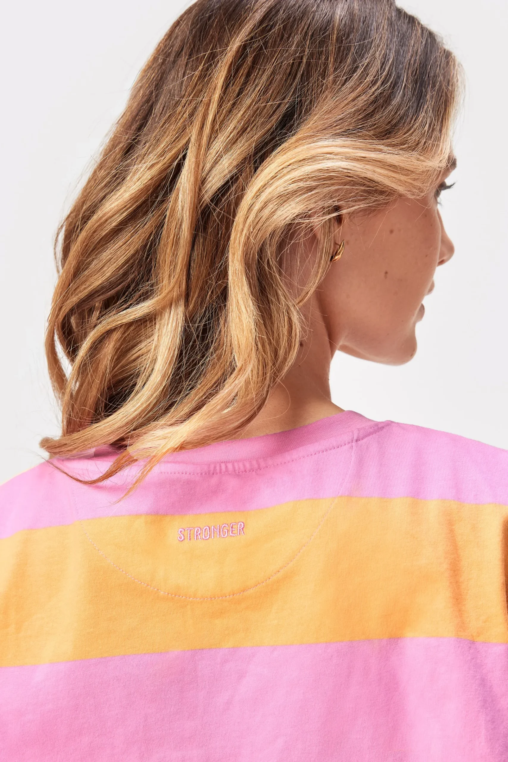 Fashion STRONGER Cropped T-shirt Peaches