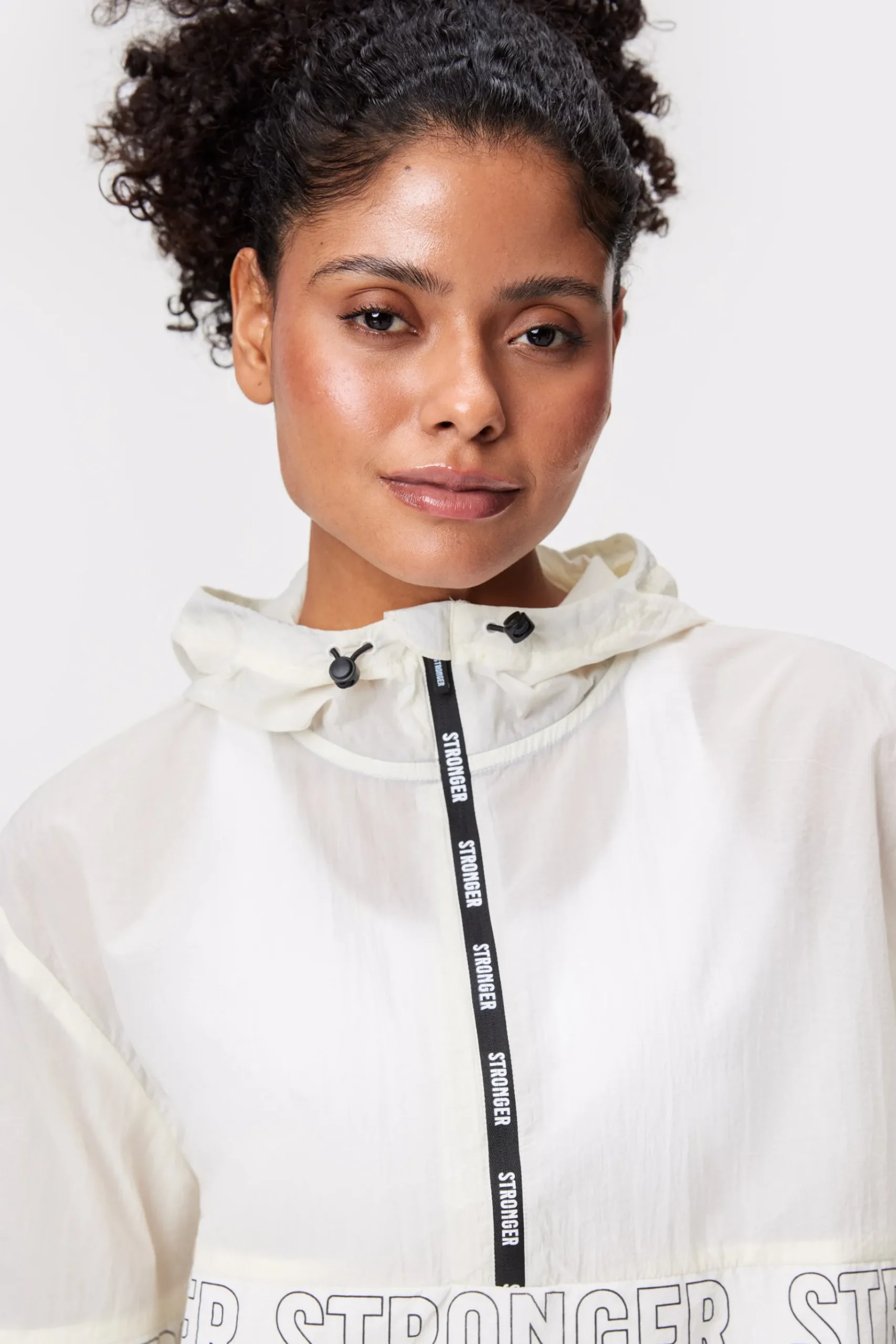 Outlet STRONGER Logo Wind Anorak Jas Whisper White